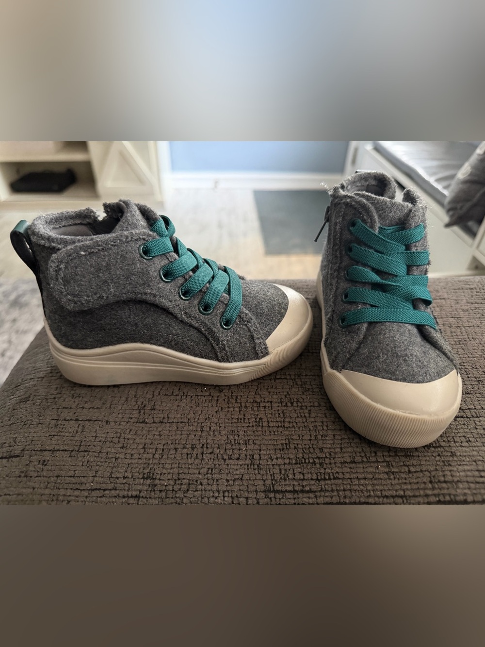 Dr. Scholl's Kids Gray High-Top zip Sneakers with Teal Laces toddler 8